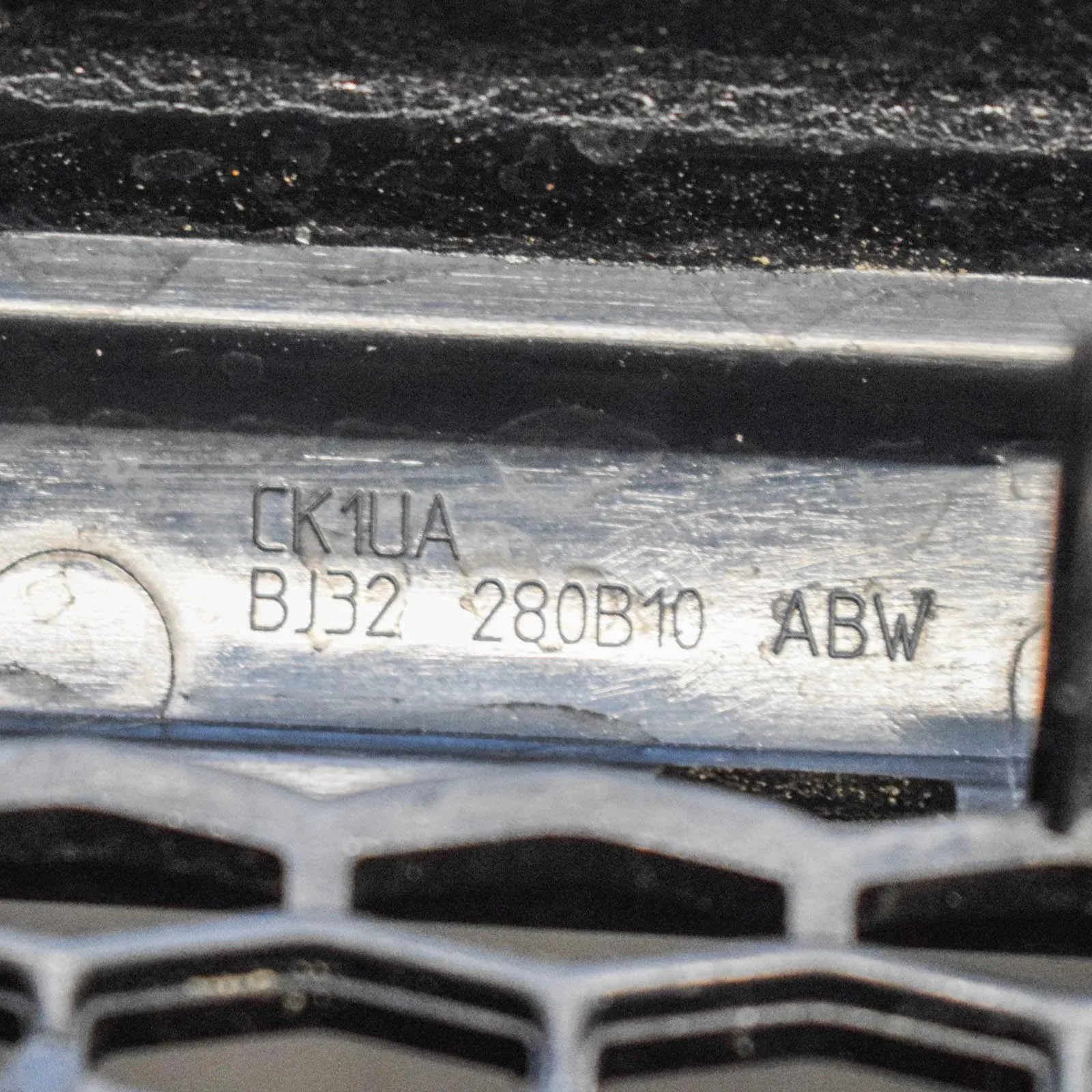 Другая часть кузова (BJ32-280B10-ABW) .