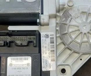 FRONT WINDOW CONTROL MOTOR