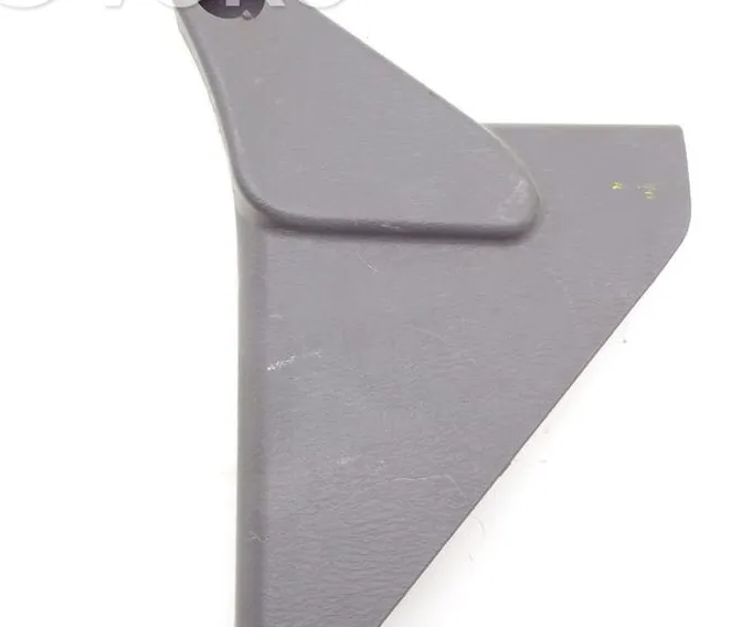 RIVESTIMENTO DELLE PORTE POSTERIORI (MODANATURE)