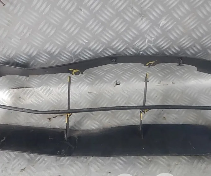 BOTTOM GRILLE (THREE-PIECE)