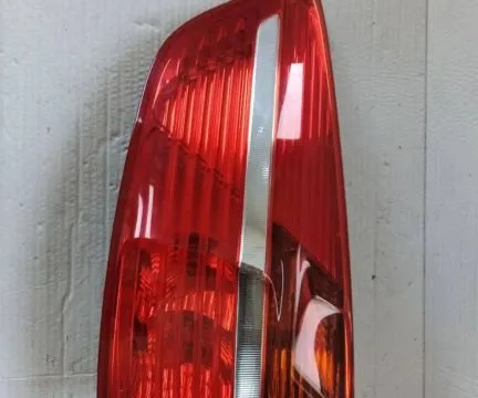 RÜCKLICHT IN DER KAROSSERIE