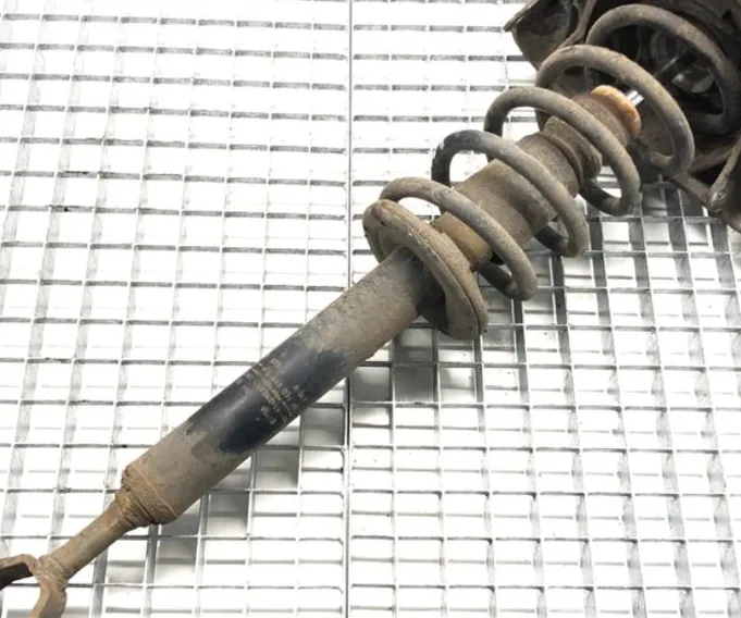 VORDERER STOSSDÄMPFER