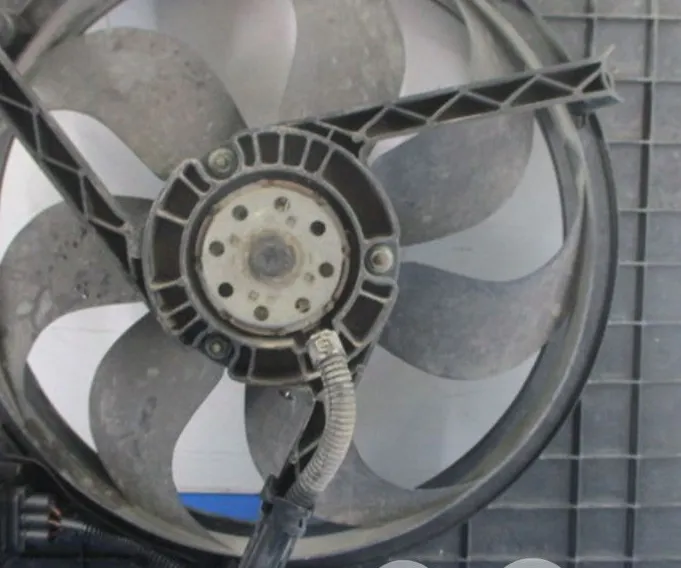 ELEKTRISK RADIATORFLÄKT