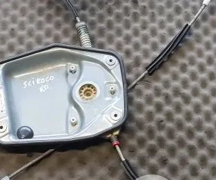 ELECTRIC MECHANISM FOR LIFTING THE WINDOW WITHOUT A MOTOR