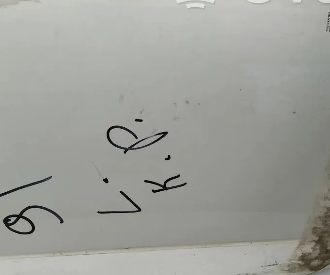 MAIN FRONT DOOR WINDOW (TWO-DOOR VEHICLE)