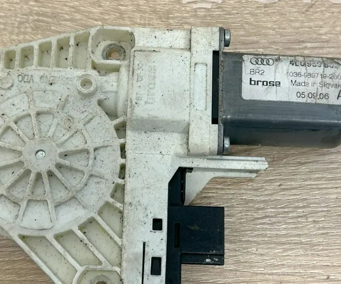 FRONT WINDOW CONTROL MOTOR