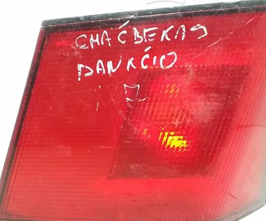 ЗАДНИЙ ФОНАРЬ В КРЫШКЕ