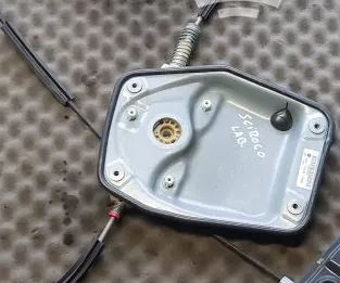 ELECTRIC MECHANISM FOR LIFTING THE WINDOW WITHOUT A MOTOR