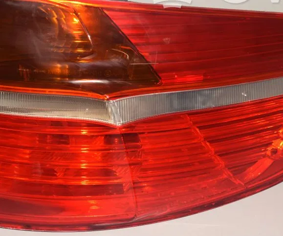 RÜCKLICHT IN DER KAROSSERIE