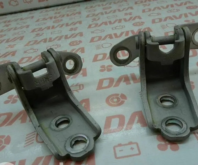 FRONT UPPER HINGE