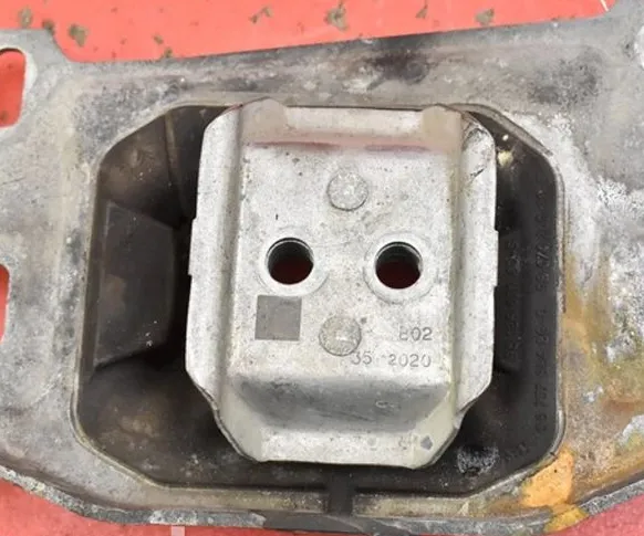 GEARBOX MOUNTING BRACKET