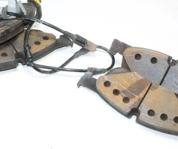 BREMSBELÄGE (VORNE)