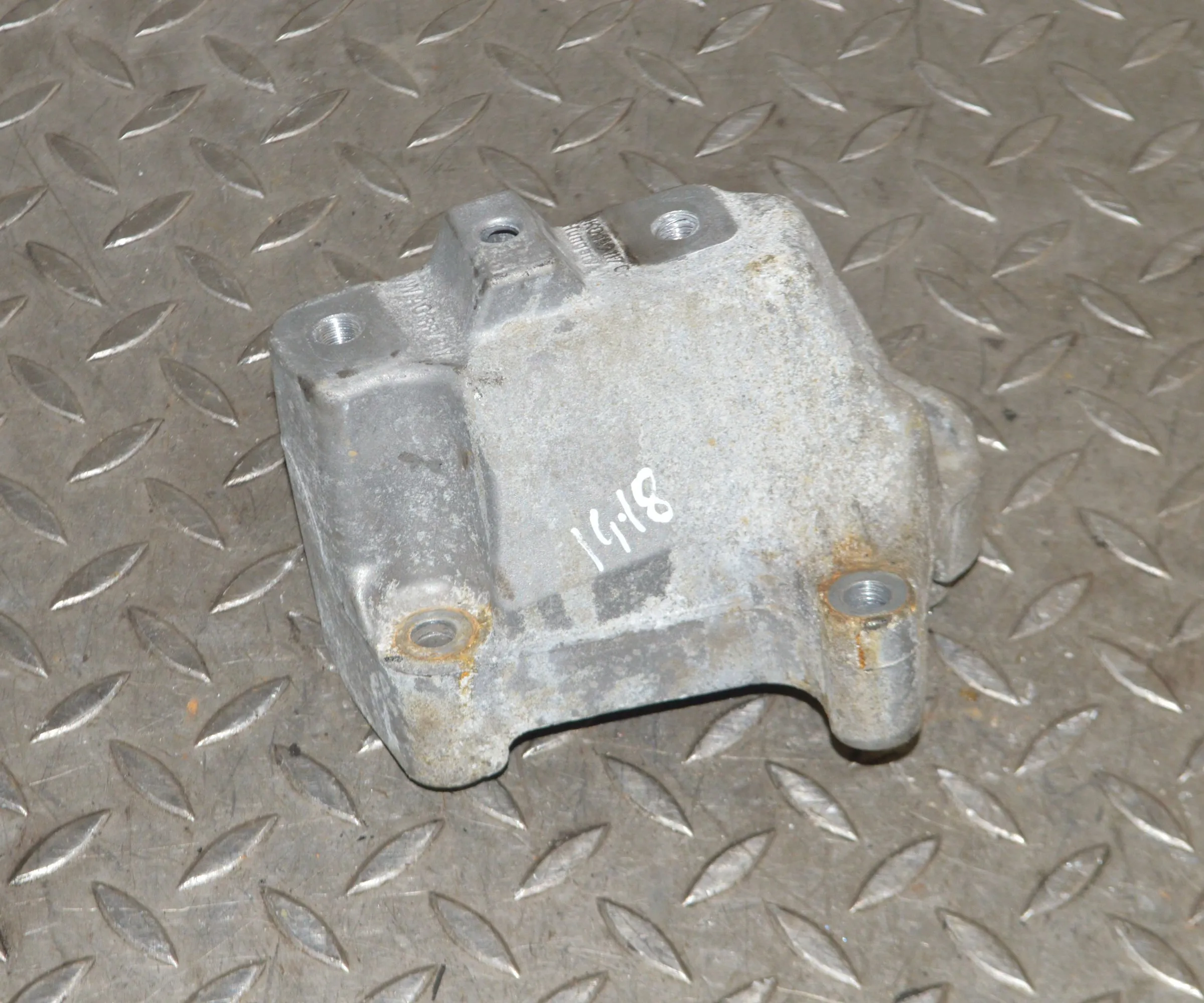 GETRIEBE-MONTAGEHALTERUNG